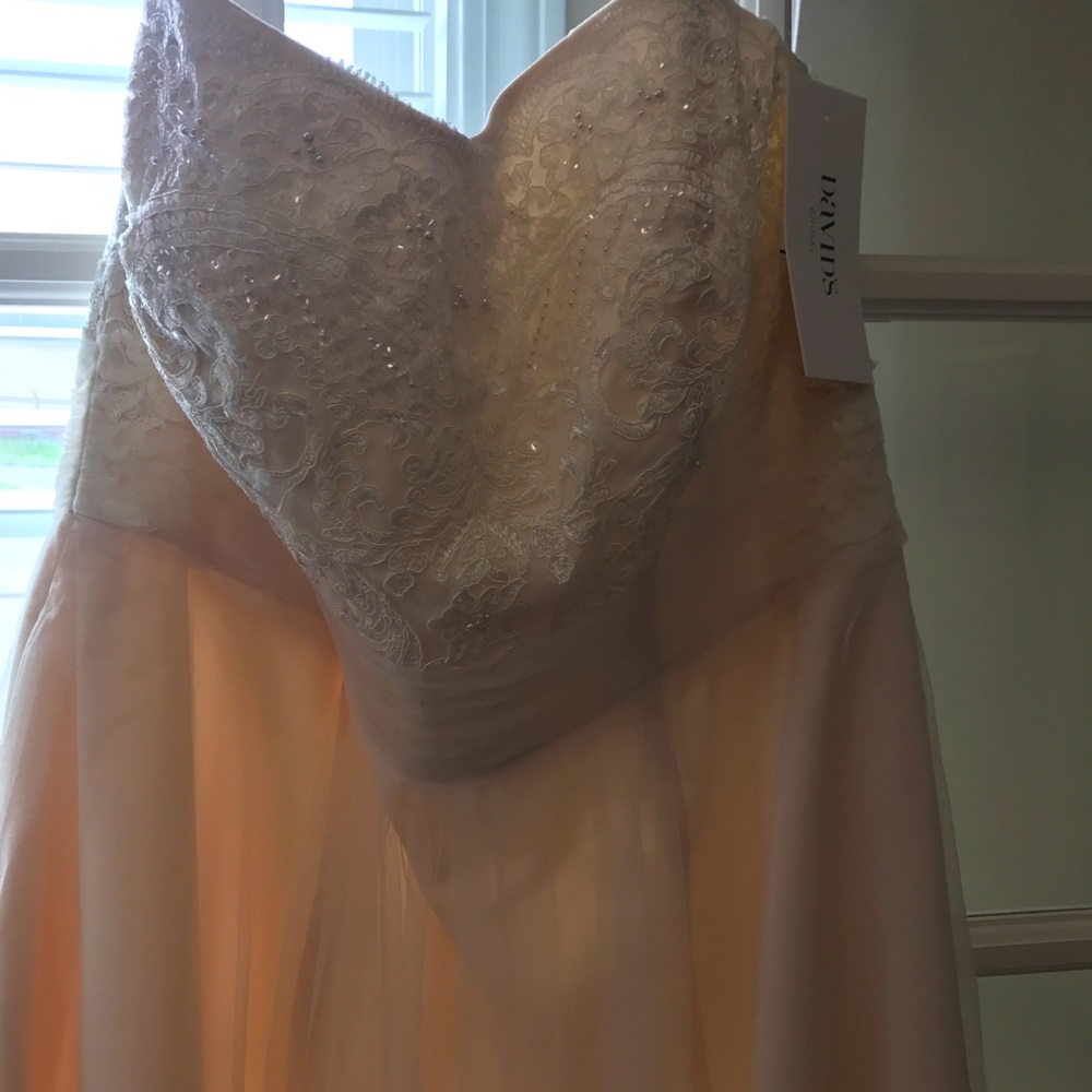 Beautiful Summer Wedding Dress! Size 16W.